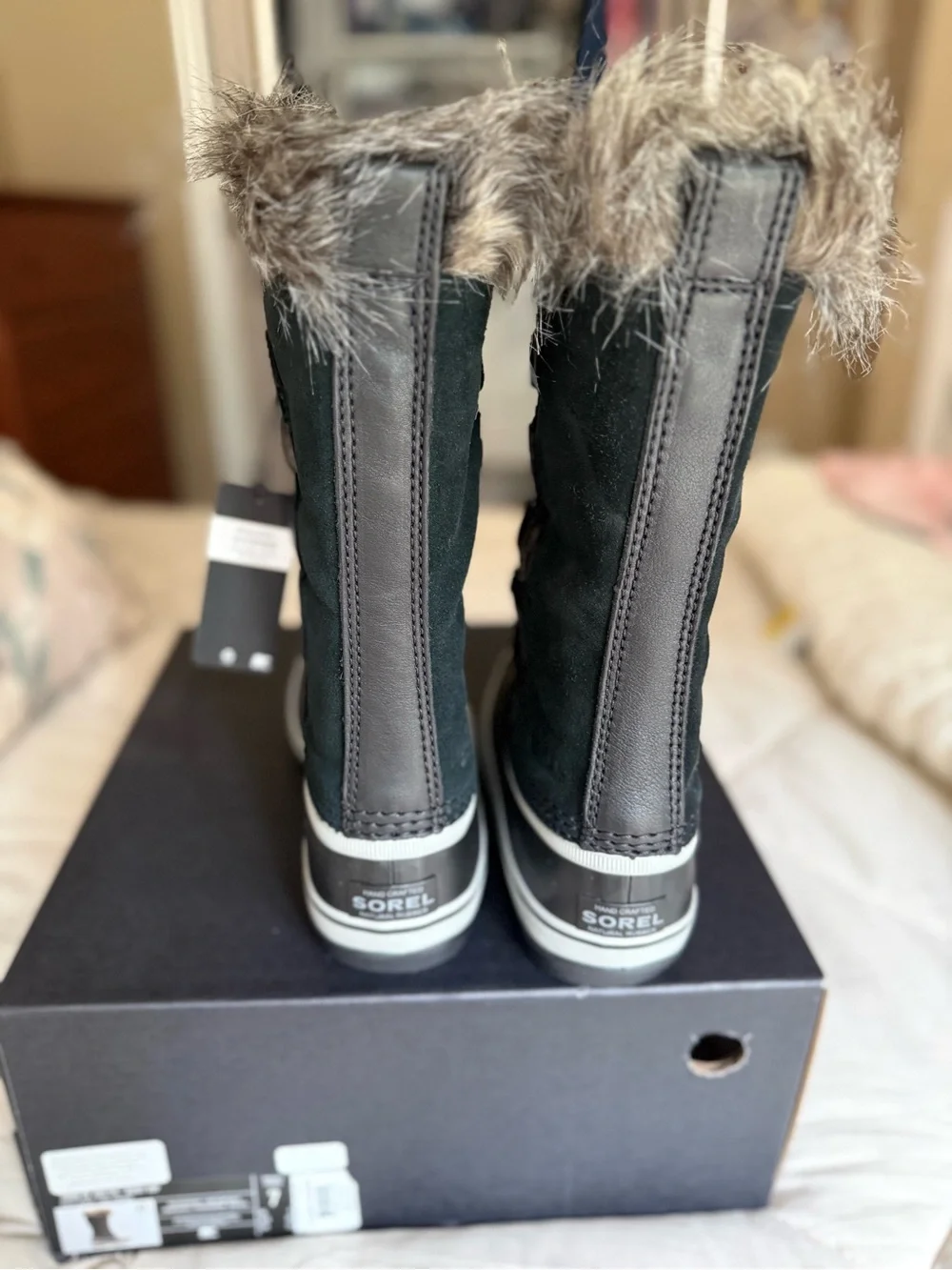 NEW Women’s SOREL  Women's Black Winter Lace-Up Boots with Faux Fur Cuff Size 7